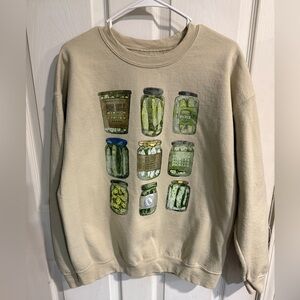 Beige crewneck with pickles design